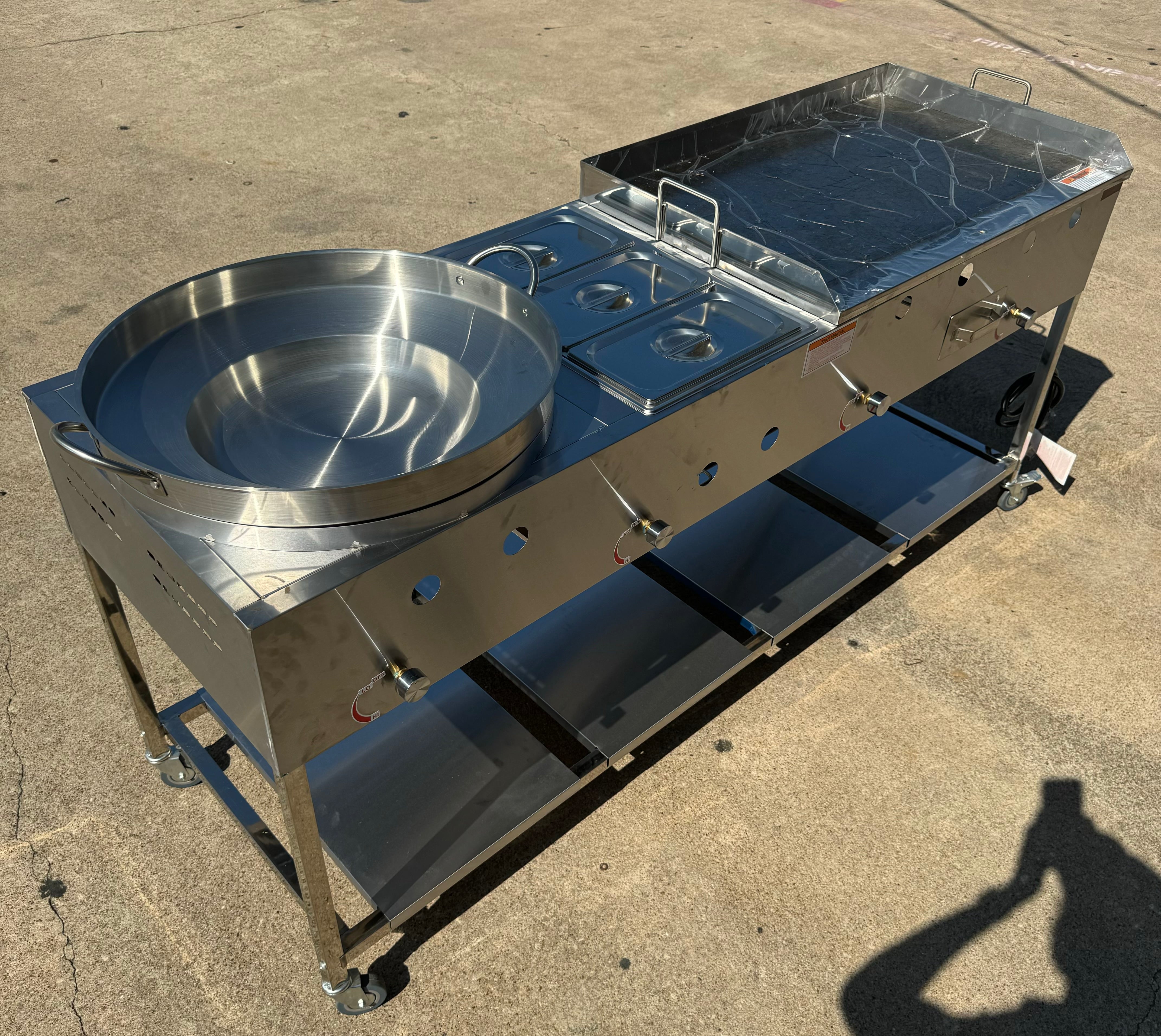36β x 22β Griddle Flat Top Taco Cart with 22β Comal and 3 Pan Steam Table